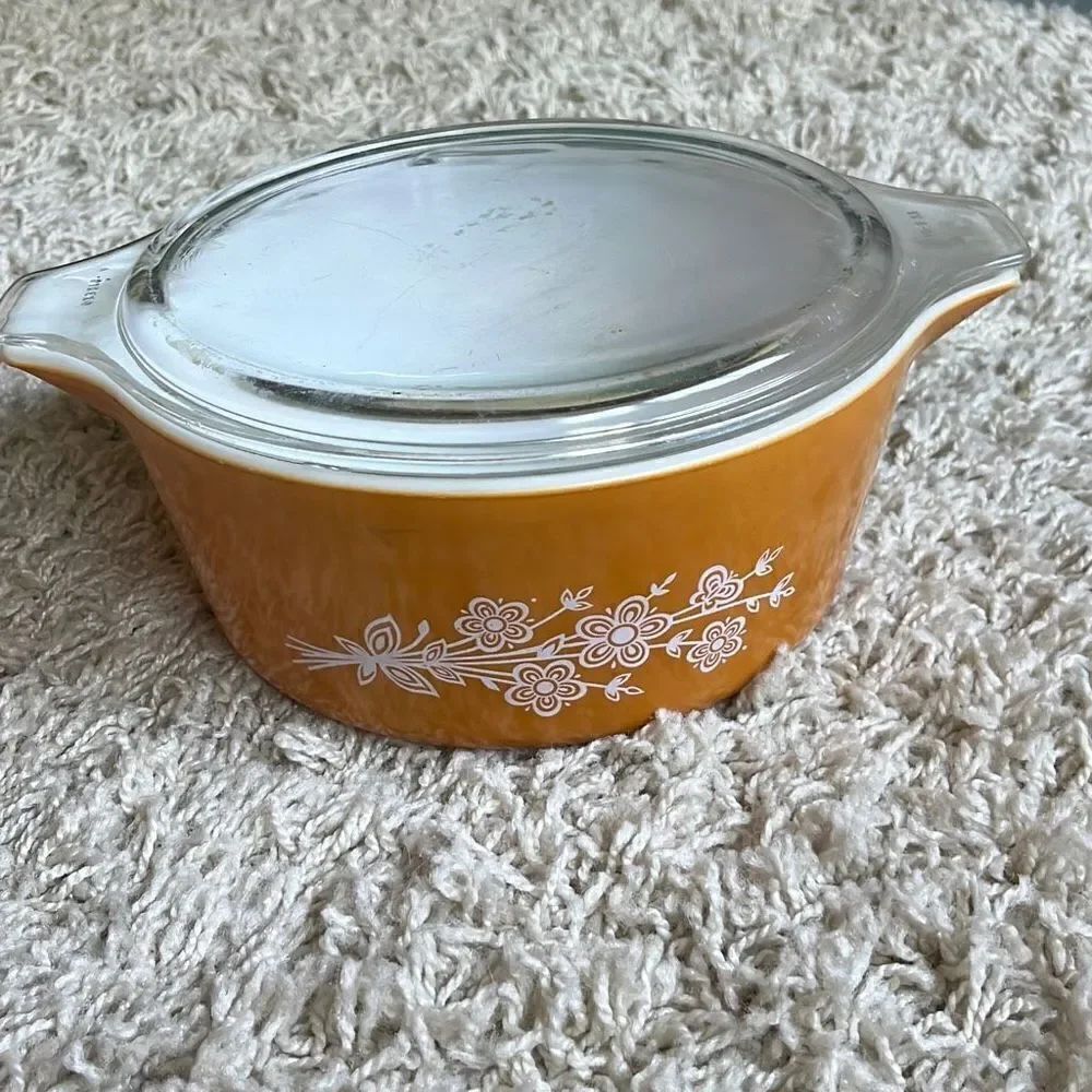 Vintage Pyrex Butterfly Gold 475-B Casserole Bowl with Lid 2.5 L